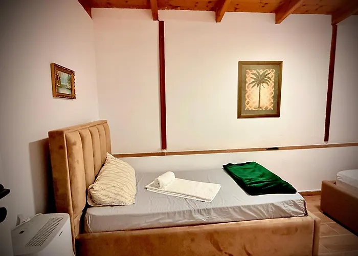 Vila Elezi Piqeras
