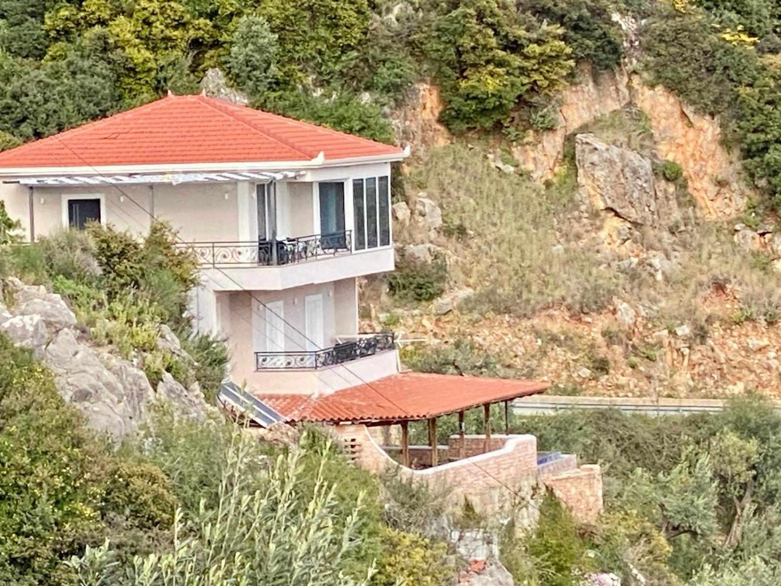 Elezi Piqeras Homestay Borsh